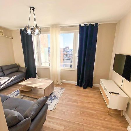 Skyline View 2Br Apartment 티라나 외부 사진