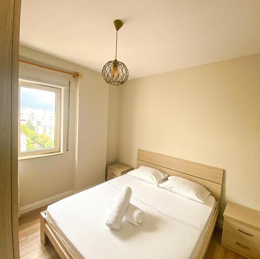 Skyline View 2Br Apartment 티라나 외부 사진