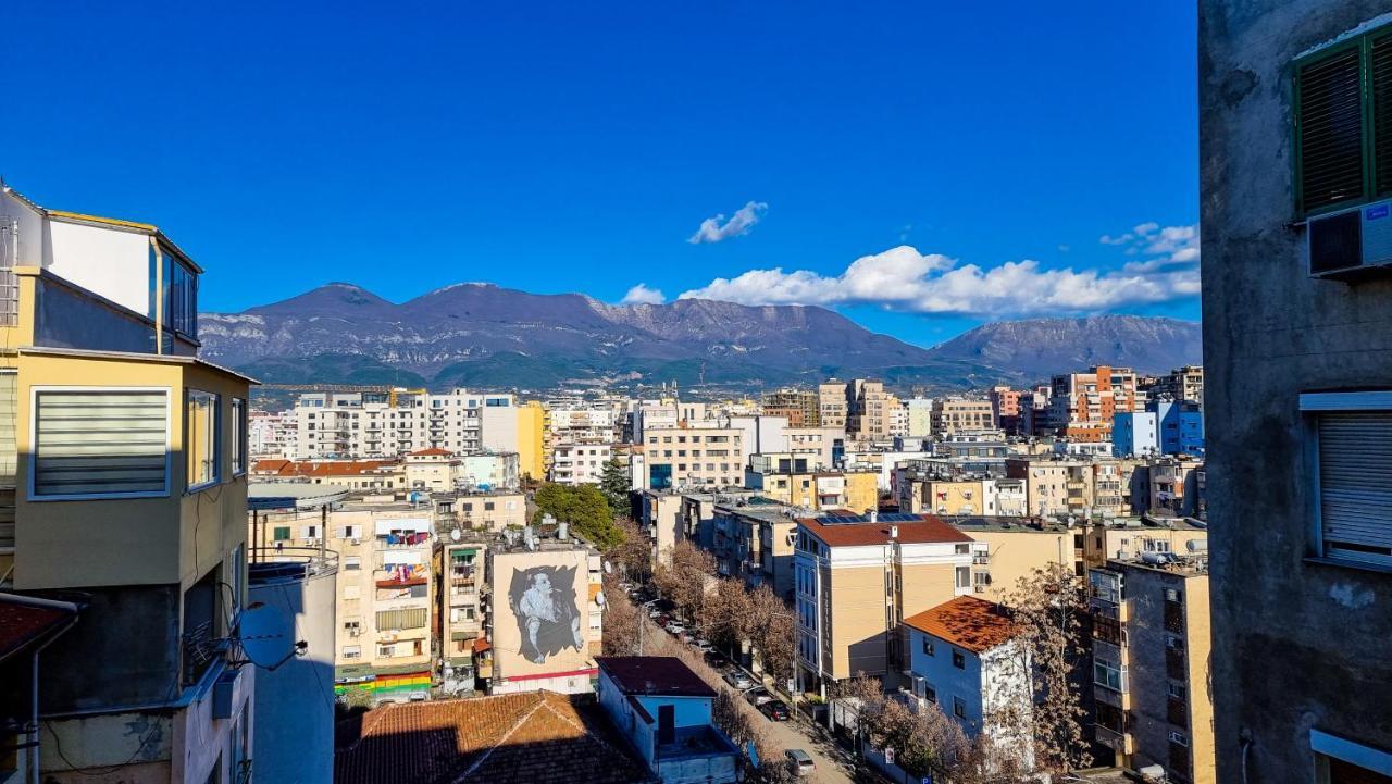 Skyline View 2Br Apartment 티라나 외부 사진