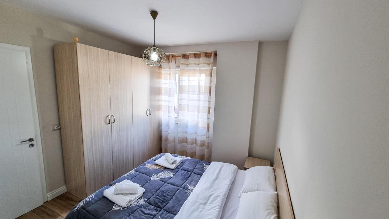 Skyline View 2Br Apartment 티라나 외부 사진