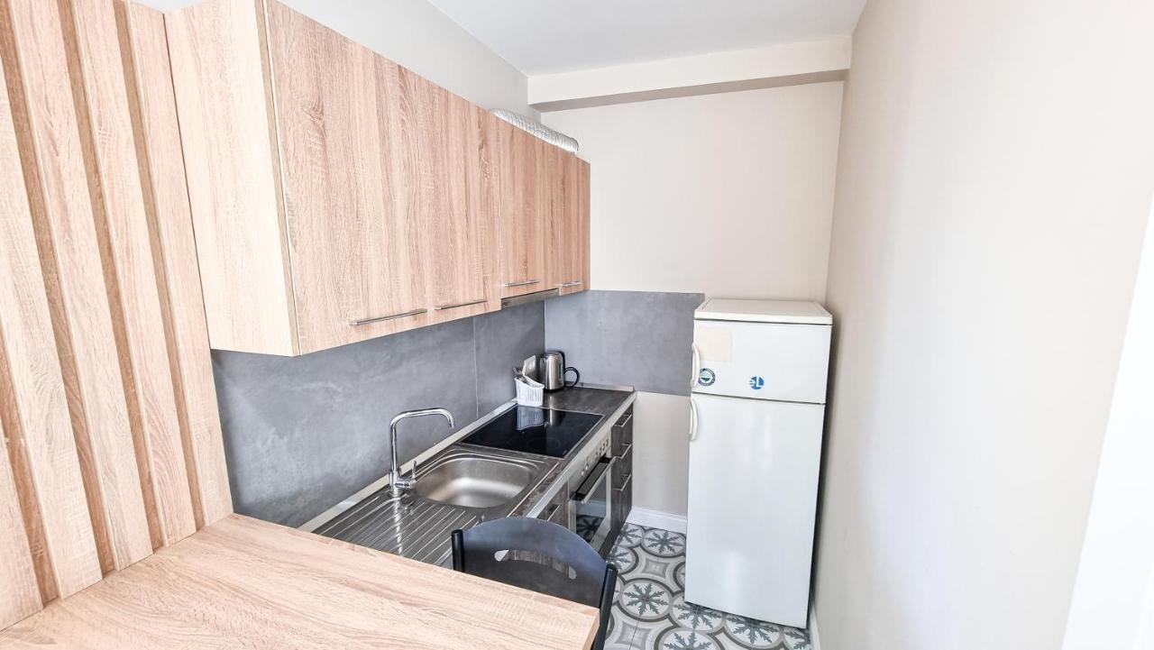Skyline View 2Br Apartment 티라나 외부 사진