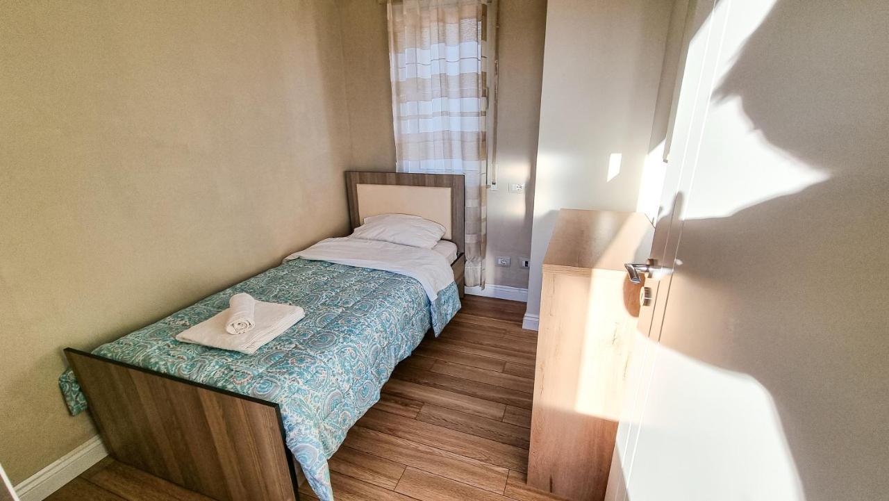 Skyline View 2Br Apartment 티라나 외부 사진
