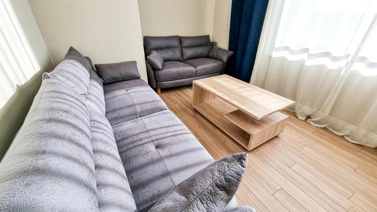 Skyline View 2Br Apartment 티라나 외부 사진